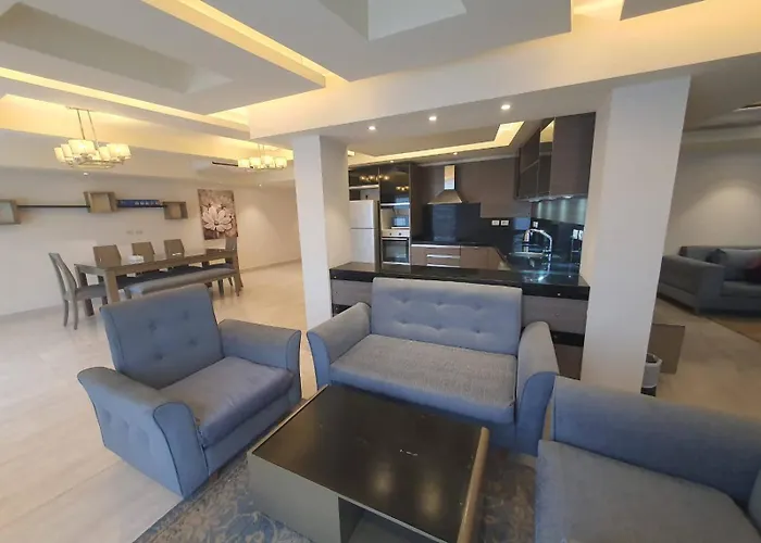 - Porto Elsokhna & Sea View شقة