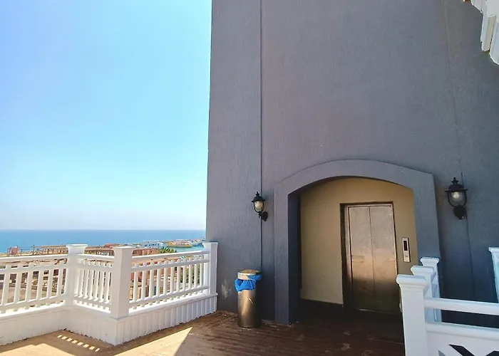 - Porto Elsokhna & Sea View شقة