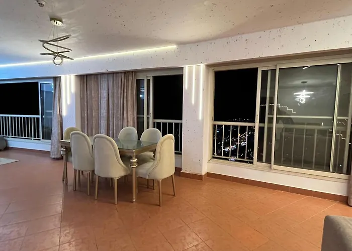 - Porto Elsokhna & Sea View شقة *