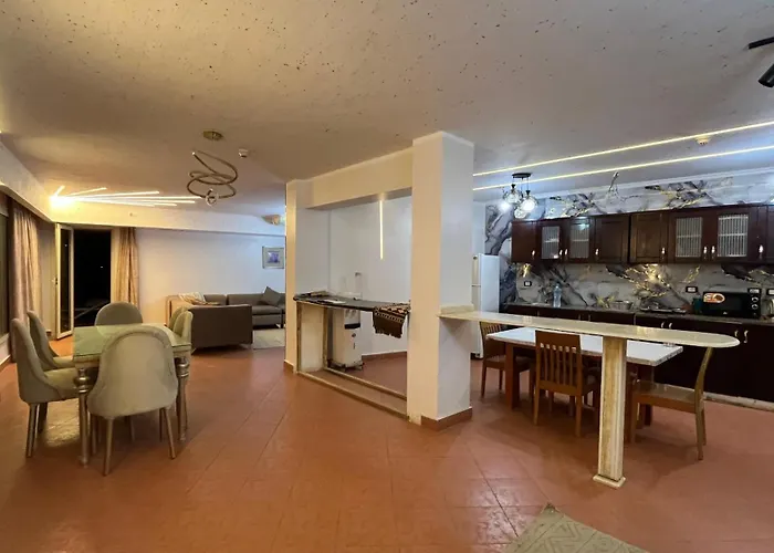 - Porto Elsokhna & Sea View شقة